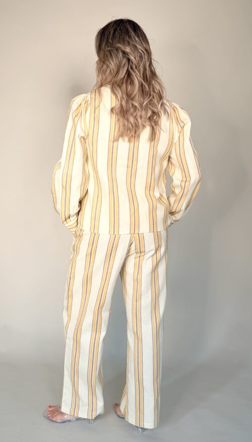Traje Rayas Amarillas